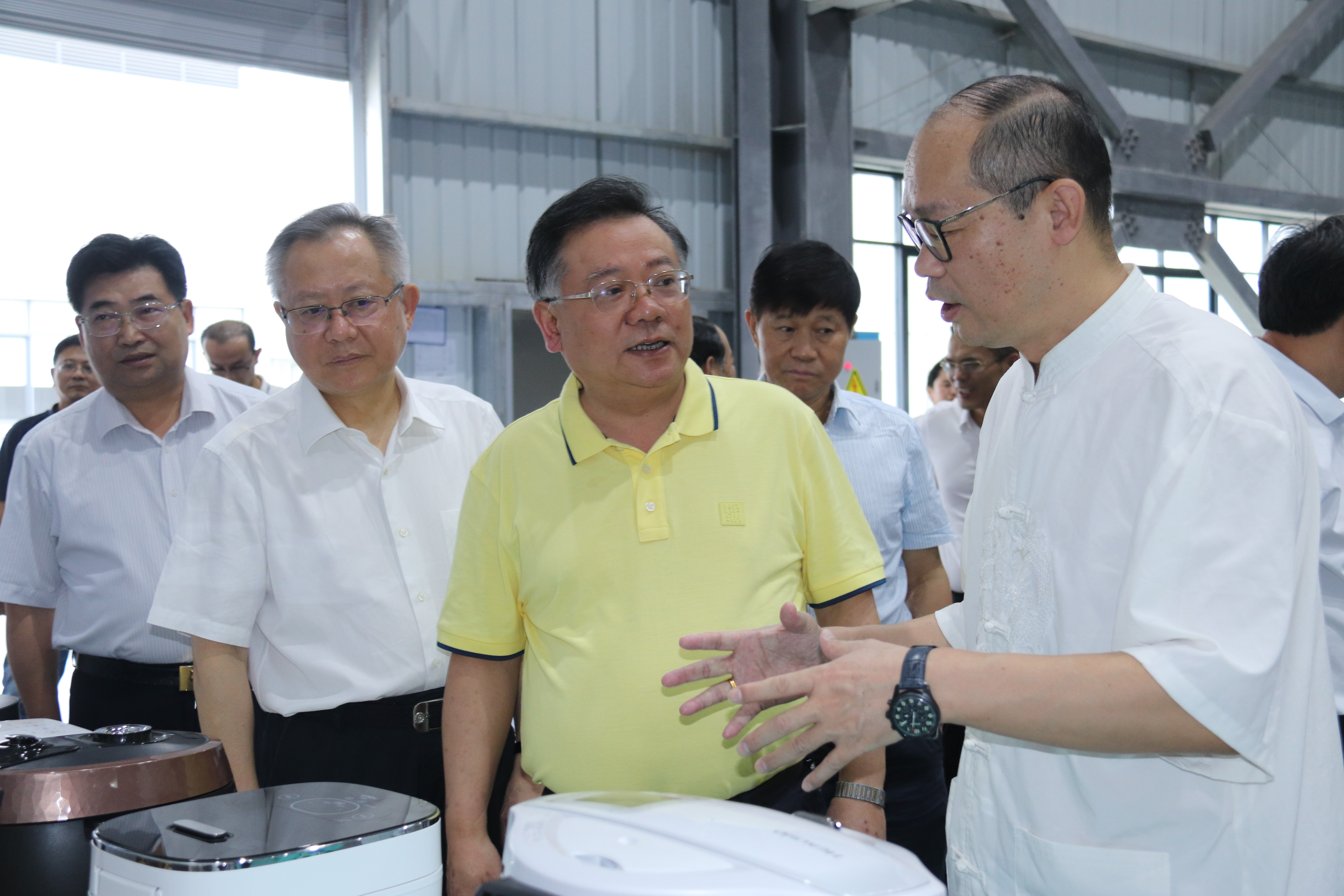 湖南省政協黨組成員、副主席易鵬飛等省政協赴邵陽經開區zoty中欧体育官方网站
產業項目調研團一行